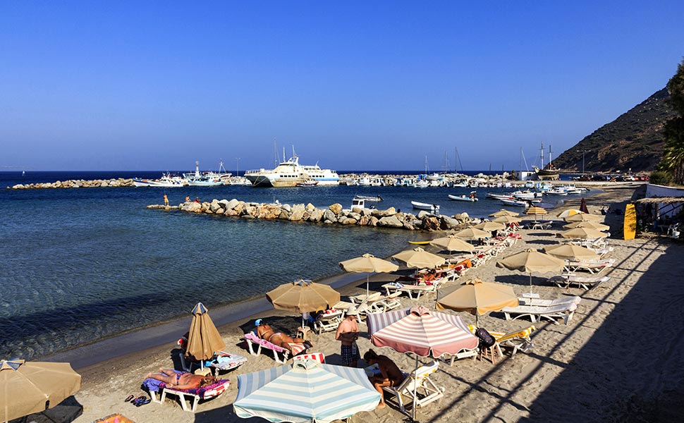 Beach in Kamari - Kefalos 