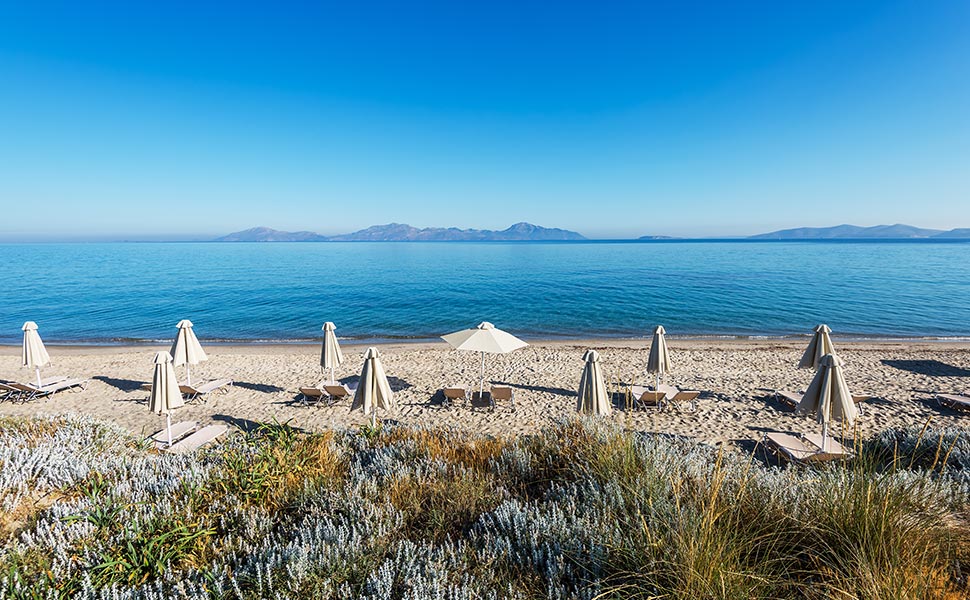 H παραλία στο Μαστιχάρι μπροστά από το  ξενοδοχείο Gaia Royal.