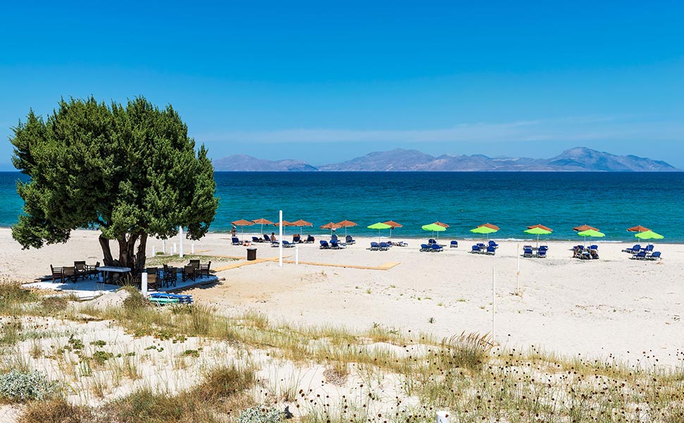 Απολαύστε την ημέρα σας στο παραλιακό μπαρ Bravo στο Μαστιχάρι.